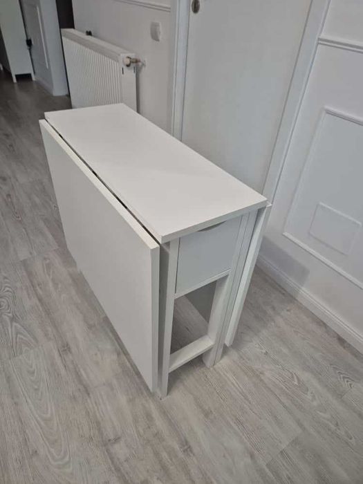 Masă albă extensibilă cu sertar – 150 cm deschisă