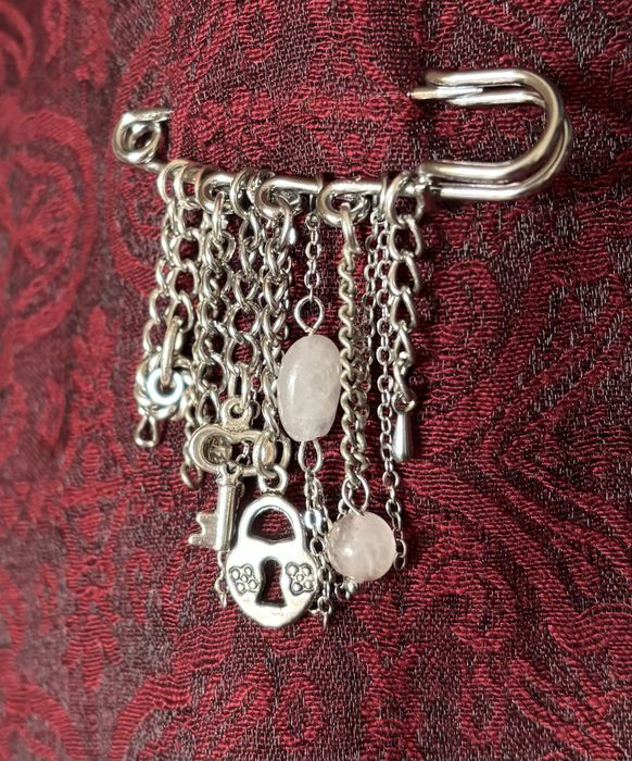 Продам брошь-булавку