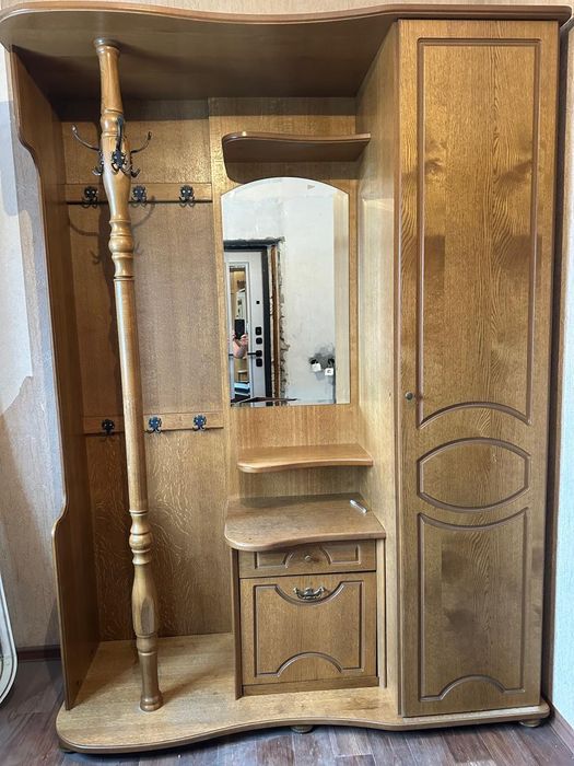 Прихожая для верхних вещей!