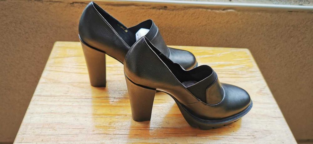 Маркови дамски елегантни обувки SCERVINO STREET - 39 номер