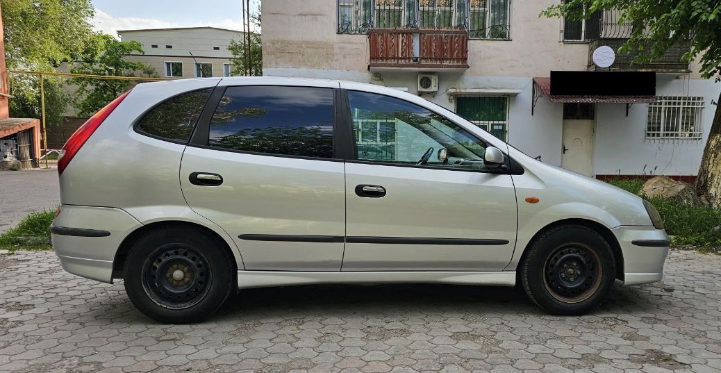 Nissan Almera Tino 2001 г.