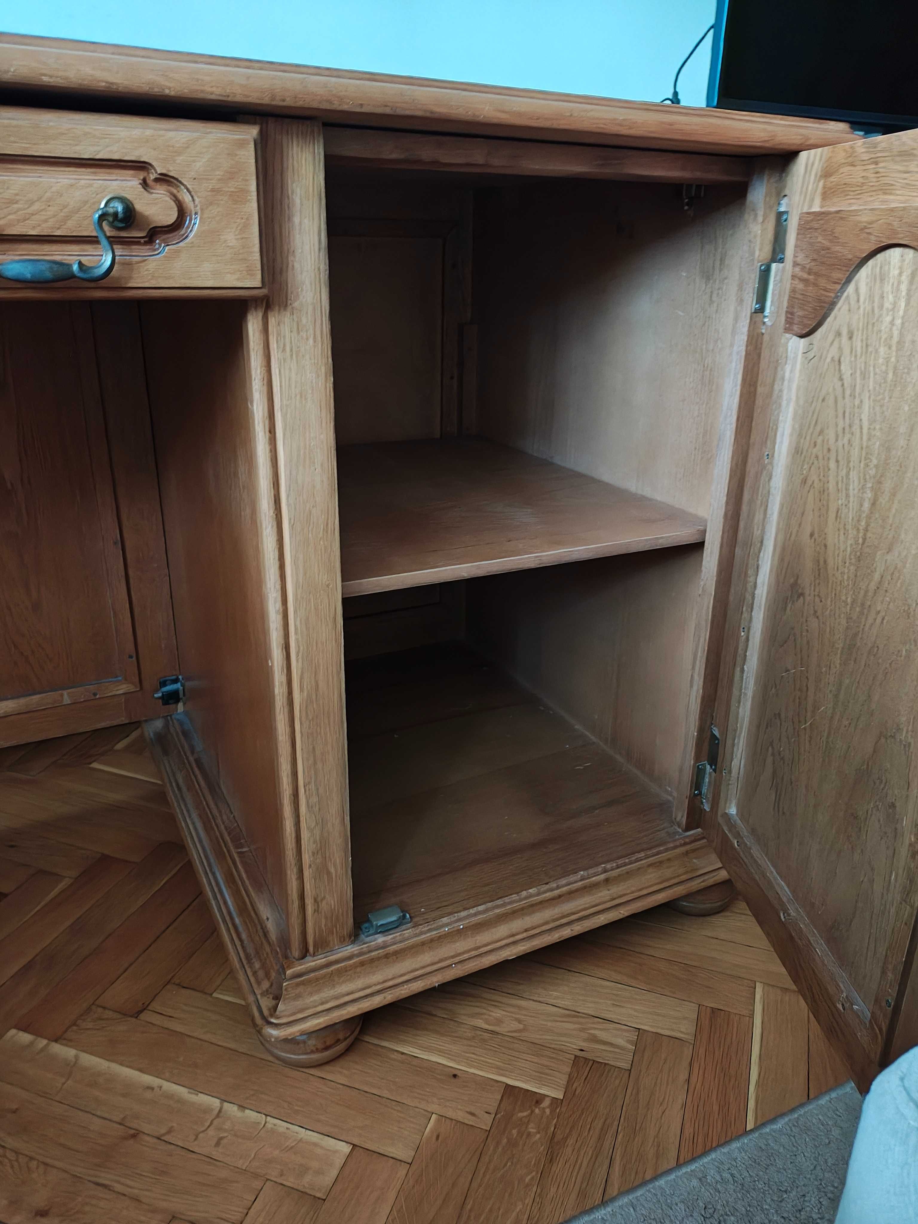 Старинно дървено бюро