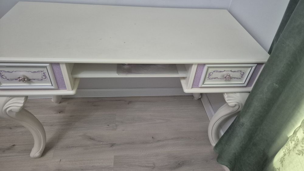 Продам стол письменный для девочек