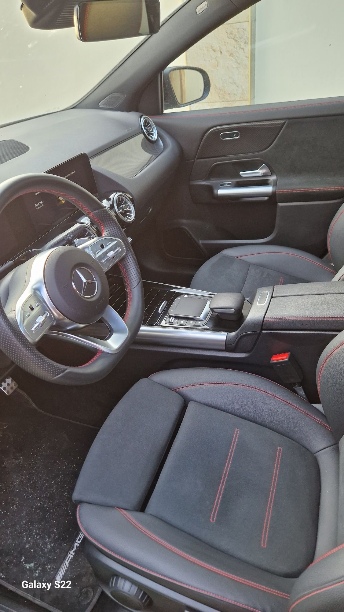Продавам мерцедес GLA200 изгодно