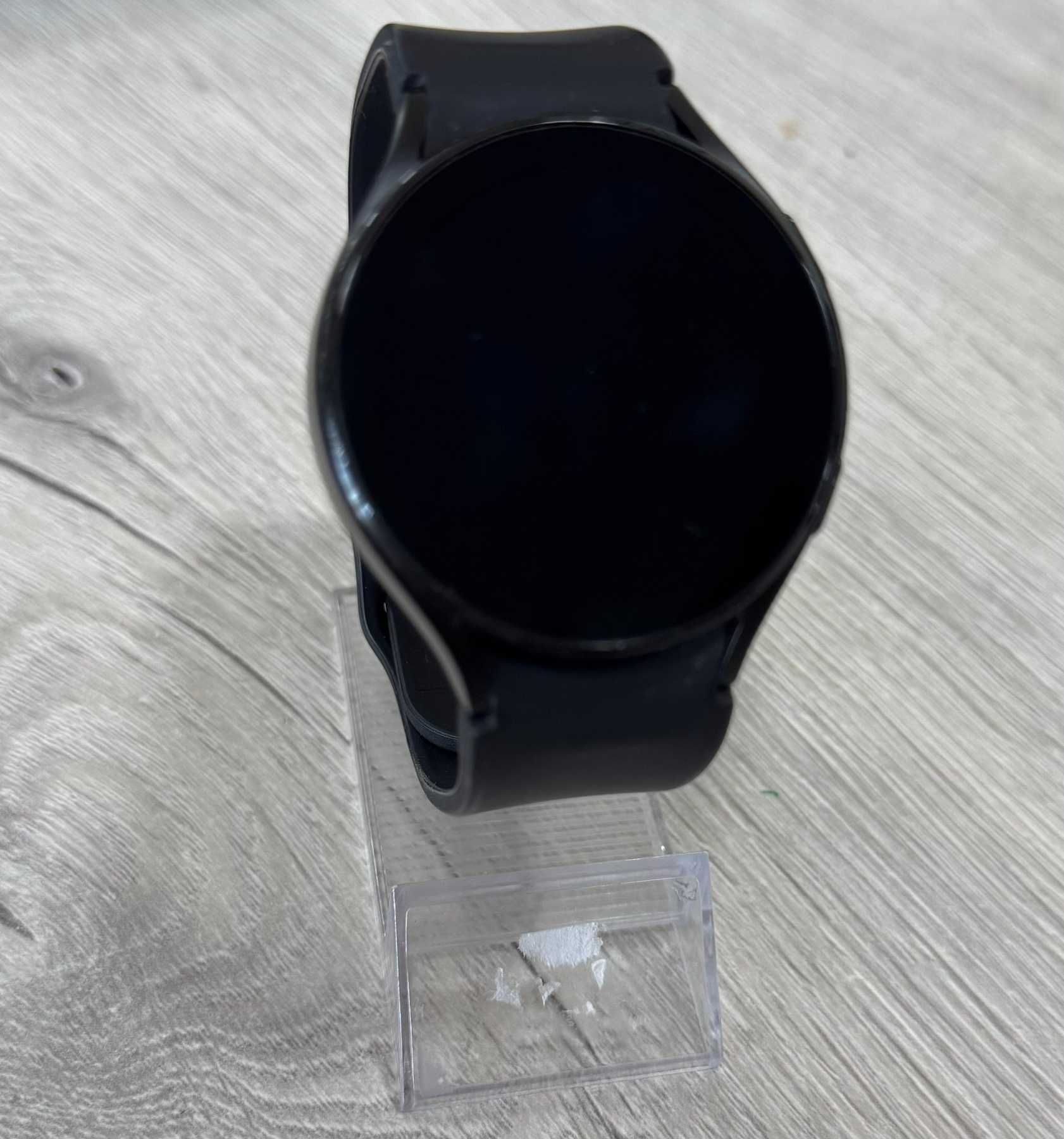 Продавам Samsung Galaxy Watch4 44mm
