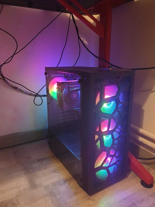 Vand PC Gaming AMD Ryzen 5 3500, Radeon RX 6400.
