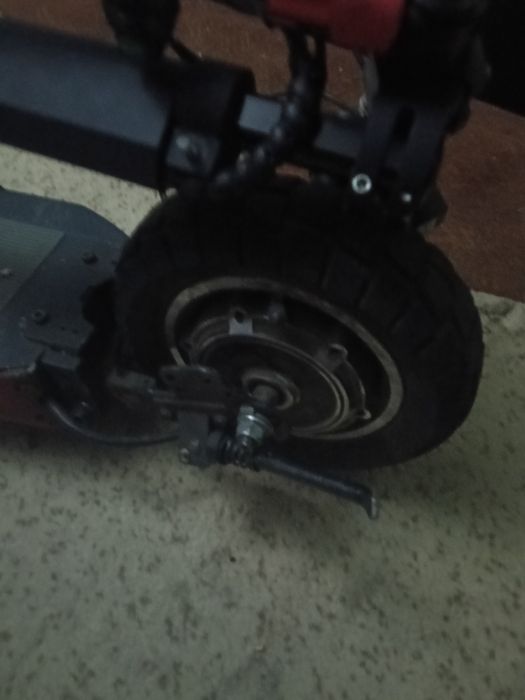 Vând trotineta kugo m4 pro (PENTRU PIESE)