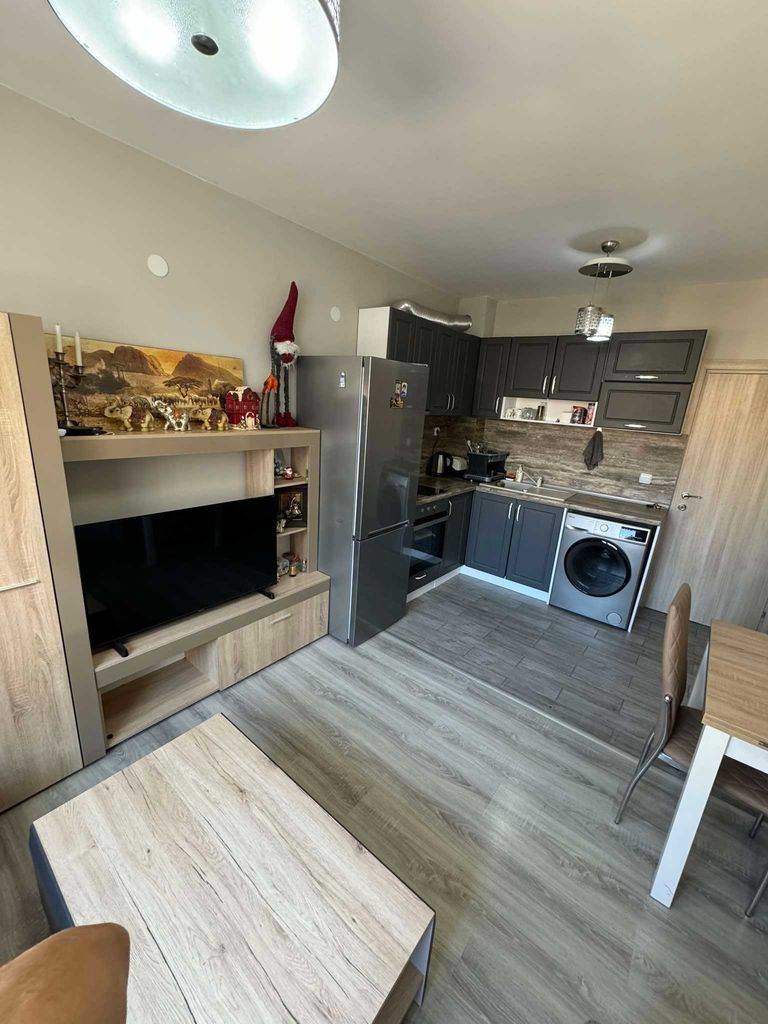 Продава се Двустаен апартамент в Търговище, Център - 56 кв.м за 1357 €/кв.м - Снимка #3