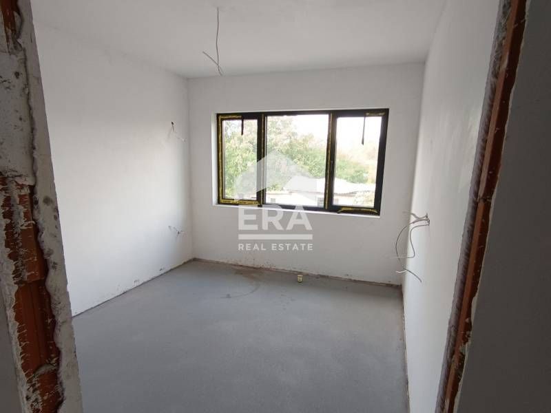 Нова двуетажна къща в затворен комплекс