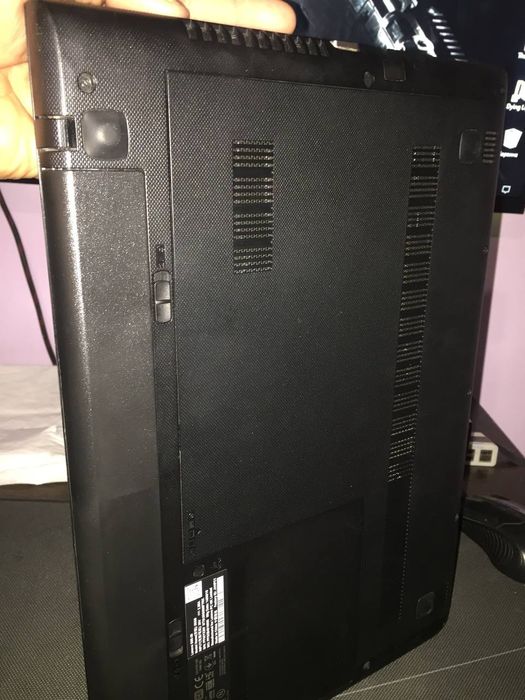 Noutbook sotiladi Lenovo