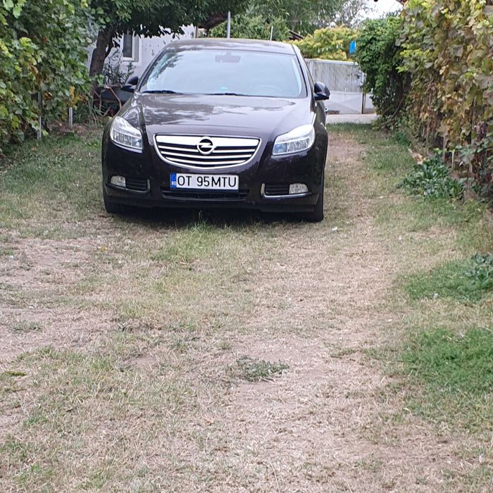 Vând Opel Insignia