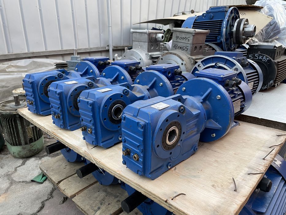 Мотор редуктор червячные новый 0,75 кВт  53 об/м