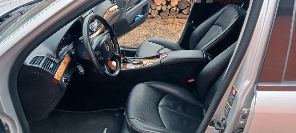 Mercedes-benz w211 E class