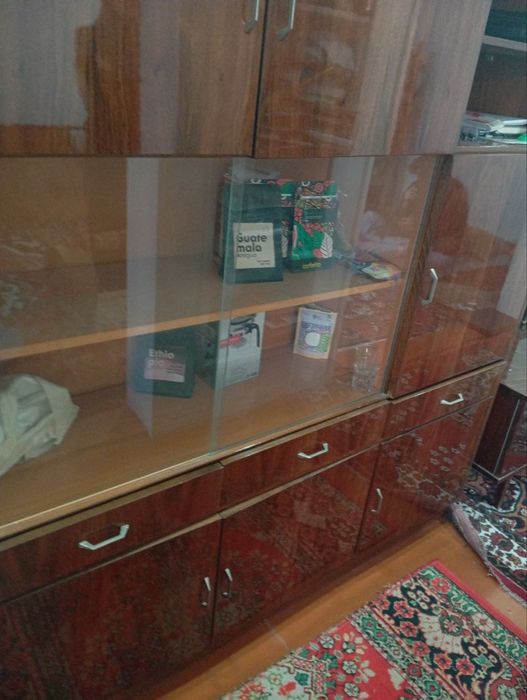 Stenka va shkaf sotiladi!