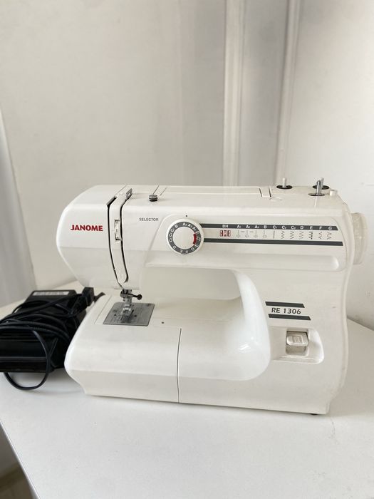 Продам швейную машину Janome
