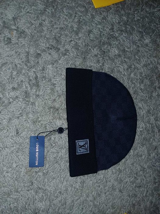 LV Зимна шапка черна