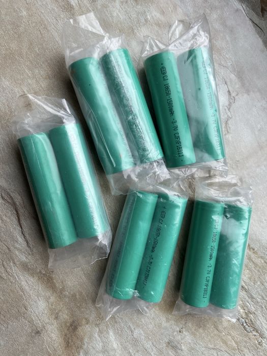 Аккумуляторы 3.7V 1500 mAh.