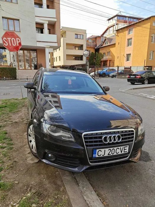 Audi A4 Mașina este întreținută cu grijă, în stare ireproșabilă, fără defecte.