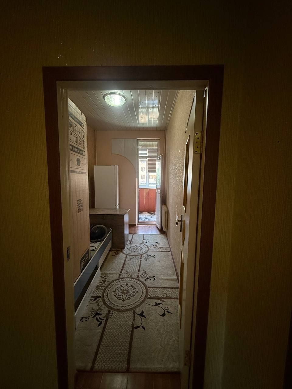 2-xonali 2-qavatda 66m² kvartira sotiladi.
5-qavatli g'ishtli dom.
Nar
