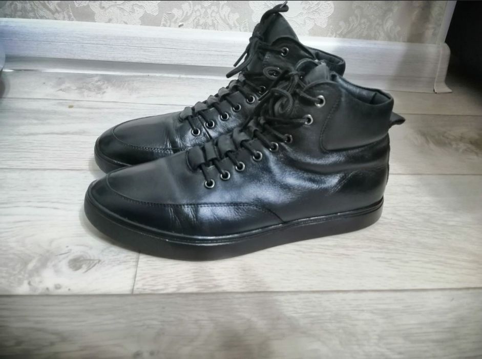 Продам мужские зимние ботинки