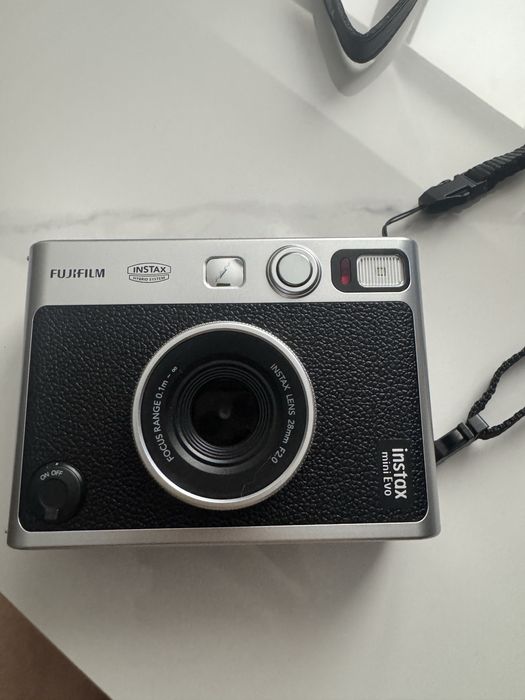 Продаю фотоаппарат Fujifilm Instax Mini Evo