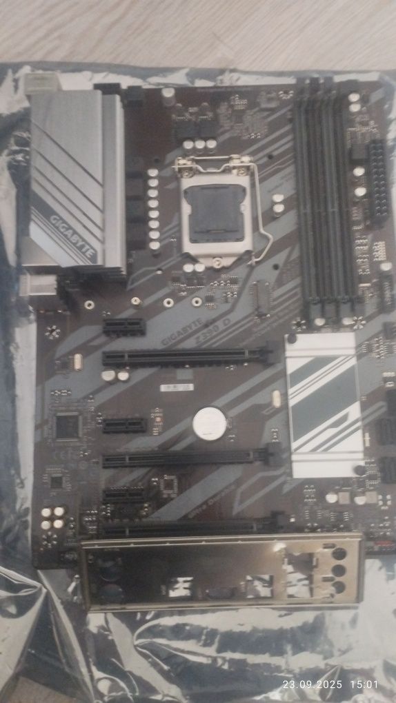 Материнская плата Z390