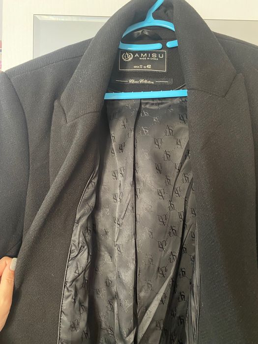 Дълго черно палто