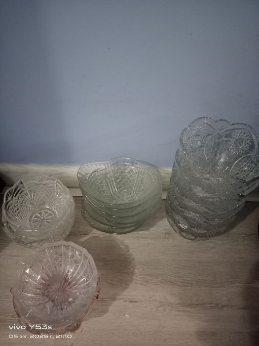 Стеклянные вазы разные