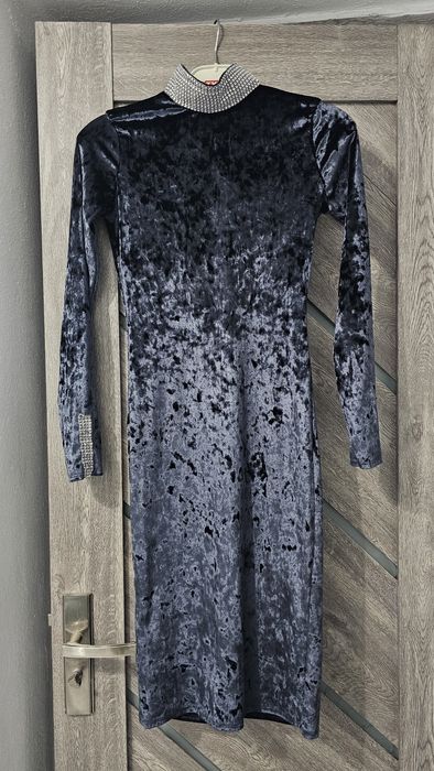 Vând rochii si sandale