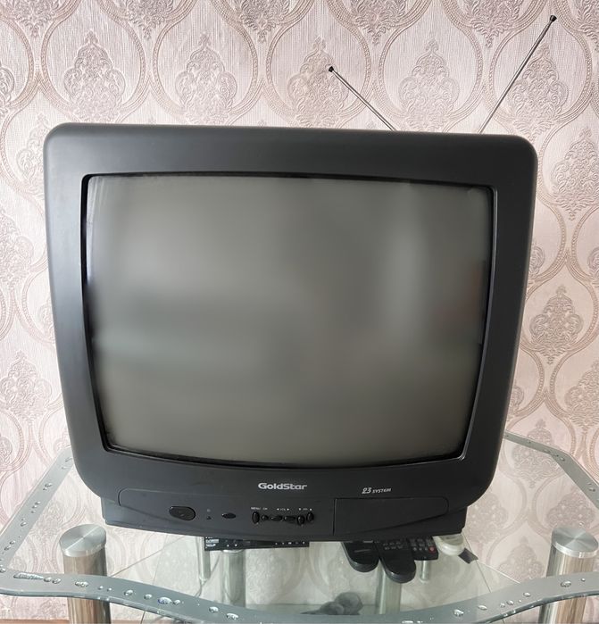 Продам телевизор на запчасти