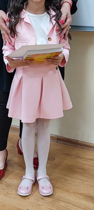 Детско костюмче в розово