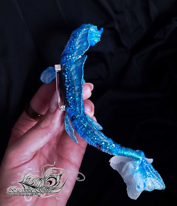 Триизмерна, ръчно изработена брошка с лазурен морски дракон