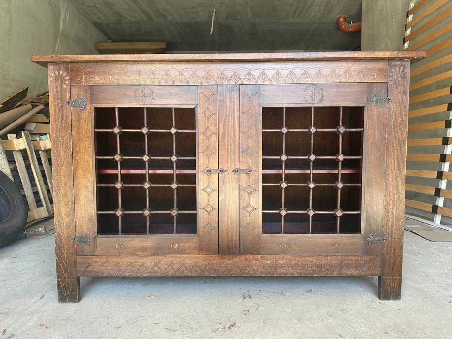 Дървени мебели от масивно дърво - маси, столове, скринове