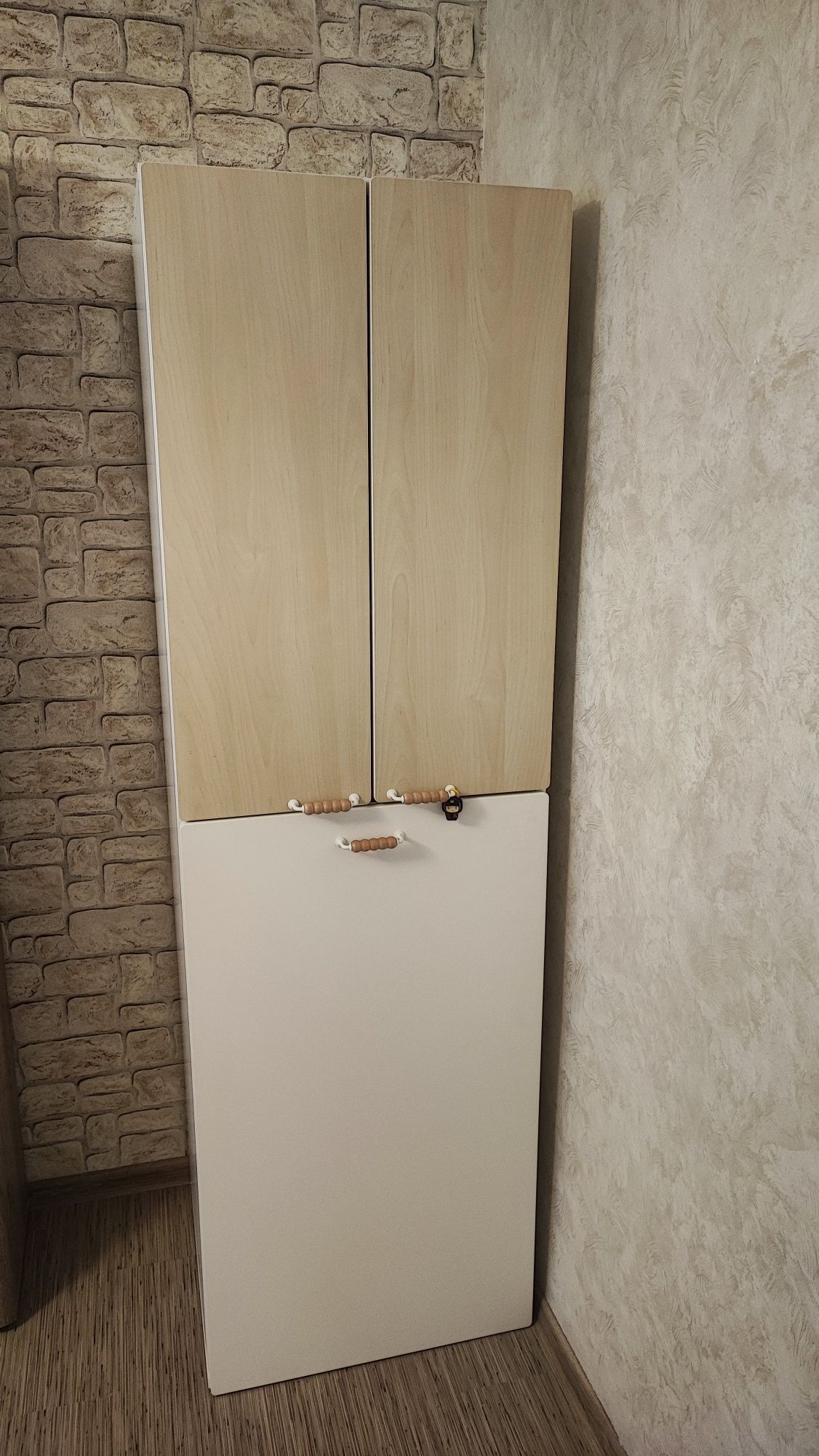 Dulap lemn IKEA, 195x60x55 cm, arata foarte bine, perfect utilizabil