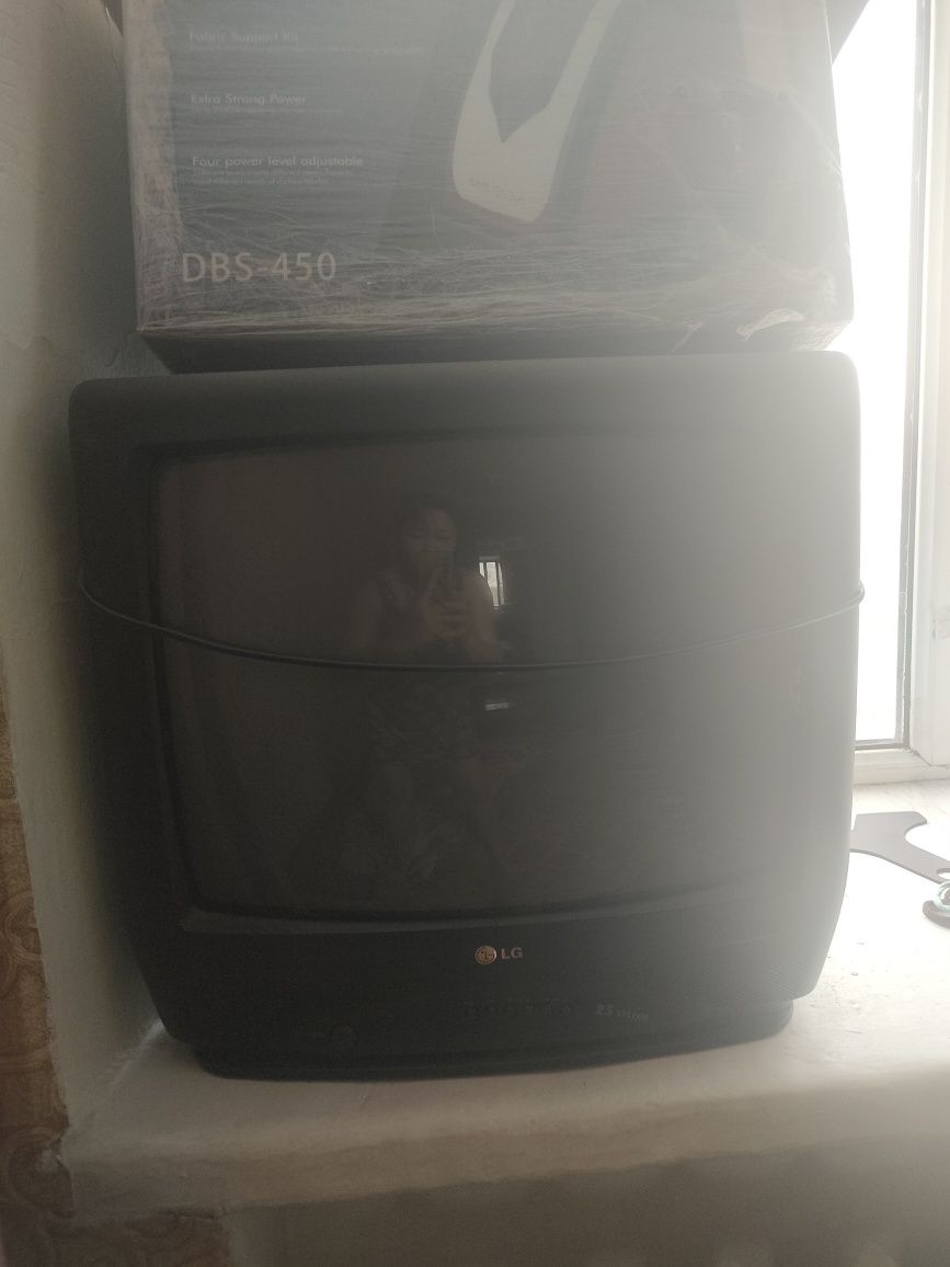Продам старые рабочие телевизоры, пульта нету, 3 шт за 15000тн ,район