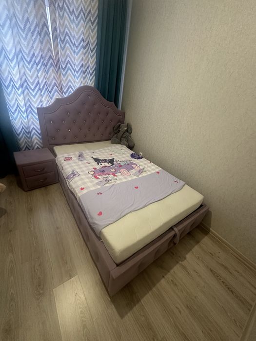 Продам кровать с тумбочкой