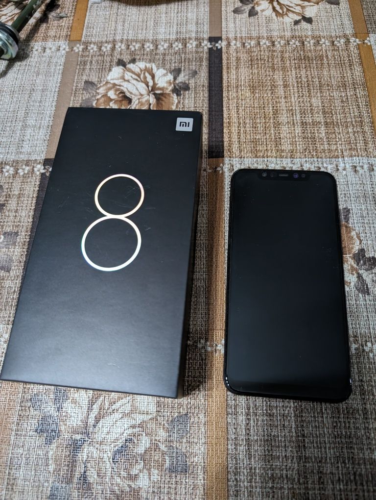 Телефон  Xiaomi Mi 8 6/128 GB