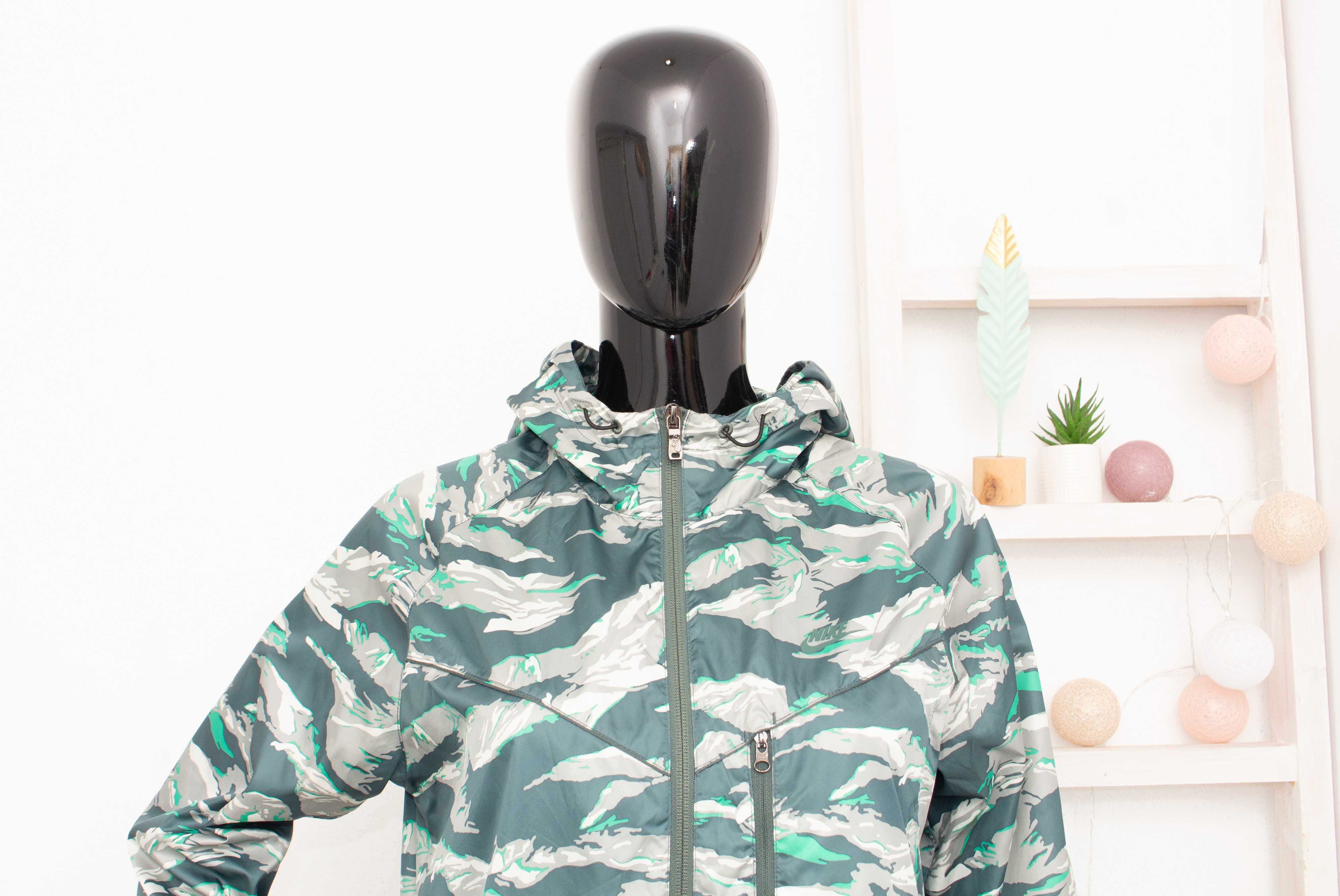 Nike оригинално дамско яке камофлажно с качулка ветровка горница М