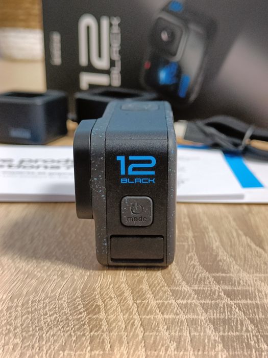 Gopro 12, воден калъф, 3 батерии, 2 зарядни и статив пълен комект .