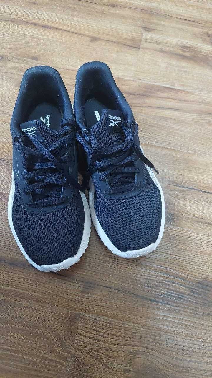 Продаю кроссовки женские оригинал  Reebok