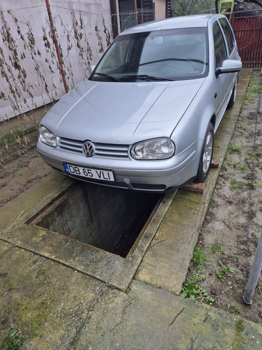 Vând Golf 4 an fabricație 2002
