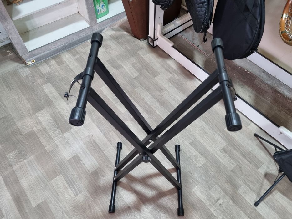 Sintezator uchun sifatli stoyka