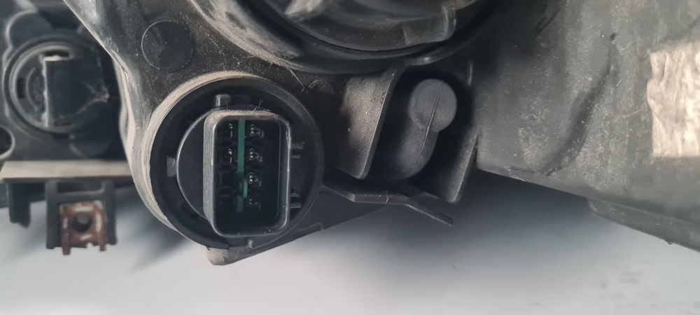 Фар Kia Sportage 2011г.