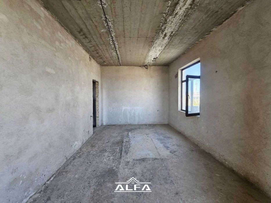 Buxoroda kvartira sotiladi 1 xonali 46m² 3-qavat.