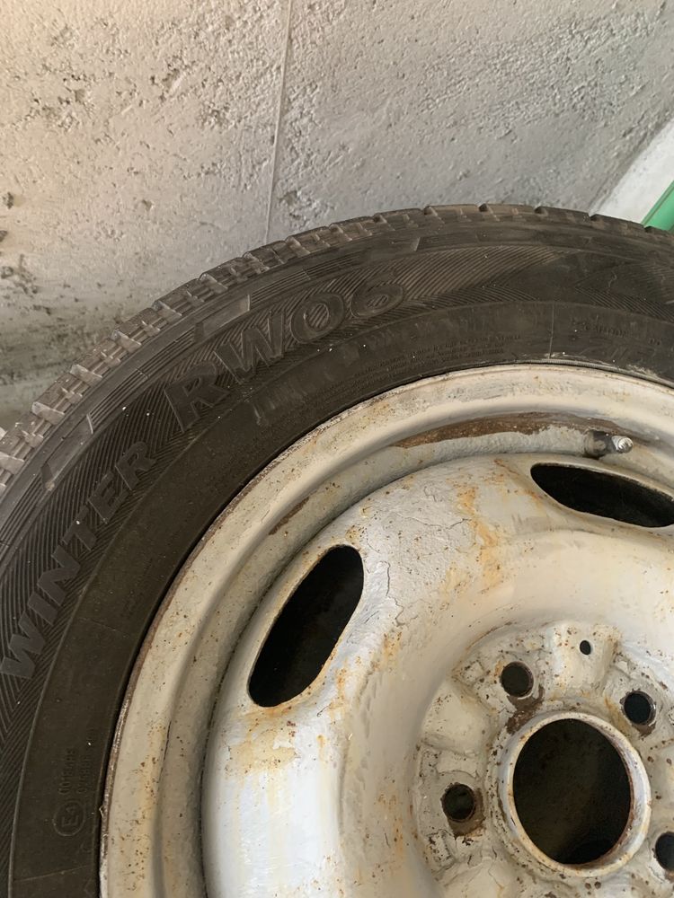 Cauciucuri iarna pe jante 215/65R 16