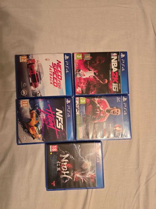 PS4 500GB в много добро състояние с 5 игри