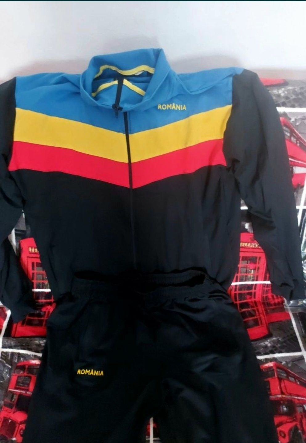 Echipamente militare, bocanci, trening, costum ploaie, rucsac 90l