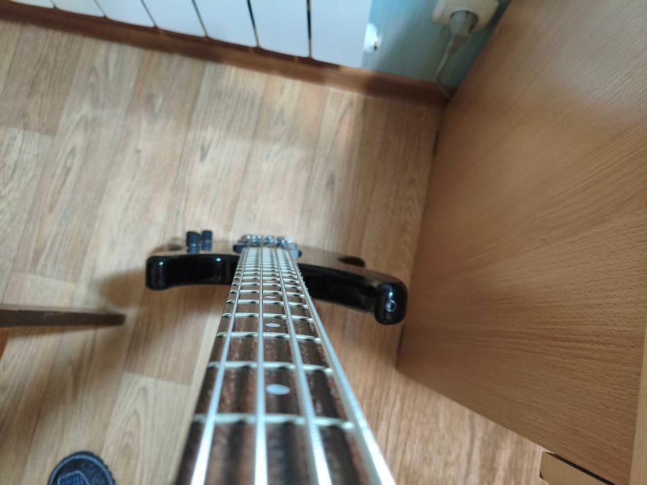 Yamaha trbx 174 + Hipshot kickass + DiMarzio DP126 + Dunlop straplocks