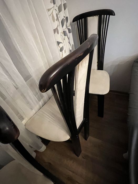 Стол за трапезария