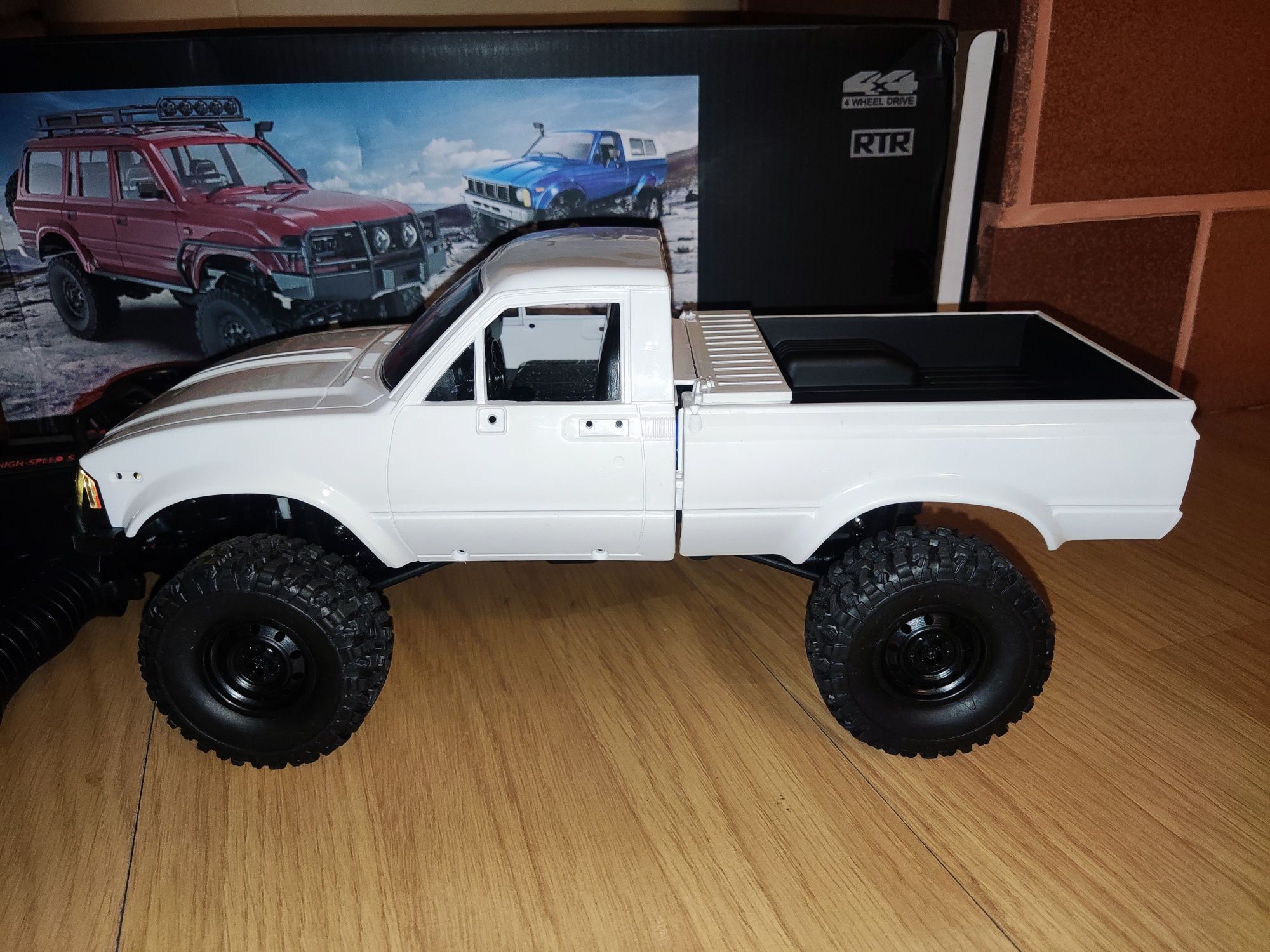 Mașinuță offroad 1:16 rc 4x4 cu telecomandă